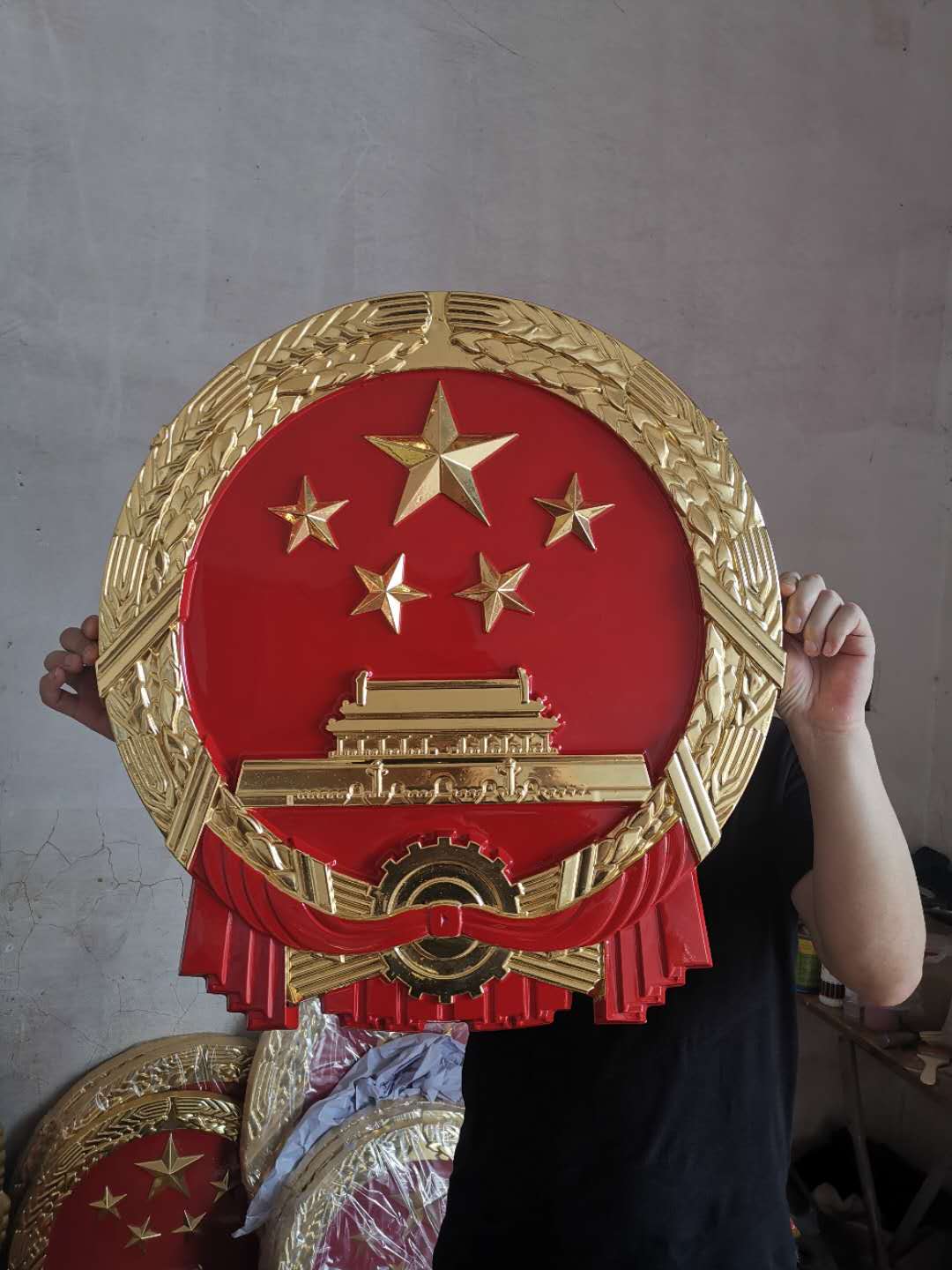 60�(zh��n)�挂国徽